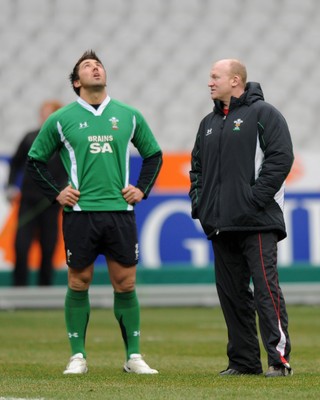 26.02.09 - Wales Rugby Training - Gavin Henson looks on with kicking coach, Neil Jenkins during training. 