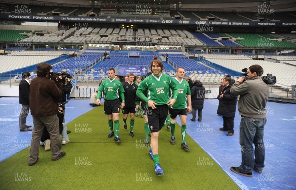 26.02.09 - Wales Rugby Training - Wales captain, Ryan Jones leads out his team for training at the Stade de France. 