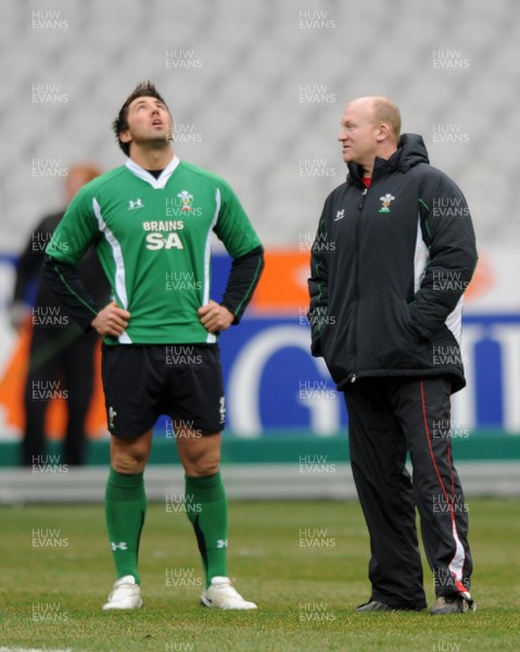 26.02.09 - Wales Rugby Training - Gavin Henson looks on with kicking coach, Neil Jenkins during training. 