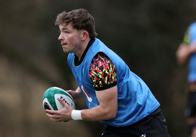 260226 - Wales Rugby Training - Dan Edwards during training