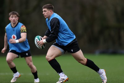260226 - Wales Rugby Training - Joe Hawkins during training