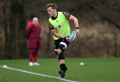 260226 - Wales Rugby Training - Alex Mann during training