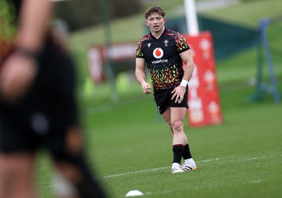260226 - Wales Rugby Training - Dan Edwards during training