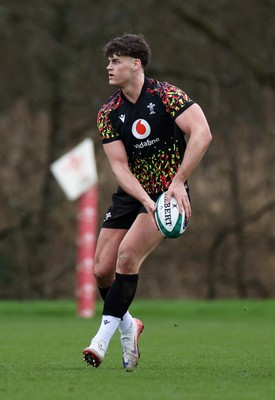 260226 - Wales Rugby Training - Eddie James during training