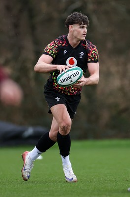 260226 - Wales Rugby Training - Eddie James during training