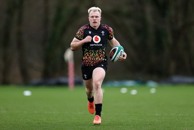 260226 - Wales Rugby Training - Blair Murray during training