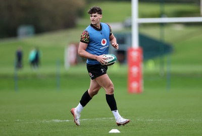 260226 - Wales Rugby Training - Eddie James during training