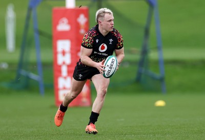 260226 - Wales Rugby Training - Blair Murray during training