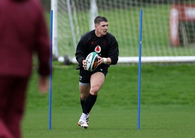 260226 - Wales Rugby Training - Joe Hawkins during training