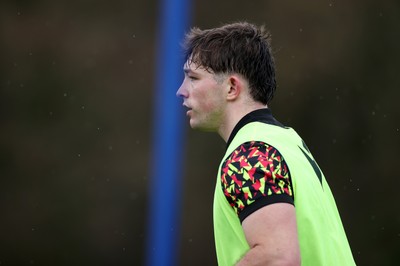 260226 - Wales Rugby Training - Dan Edwards during training