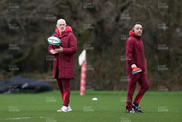 260226 - Wales Rugby Training - Steve Tandy, Head Coach and Matt Sherratt, Attack Coach during training