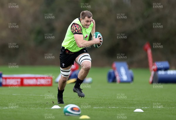260226 - Wales Rugby Training - Ben Carter during training