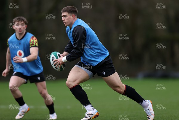 260226 - Wales Rugby Training - Joe Hawkins during training