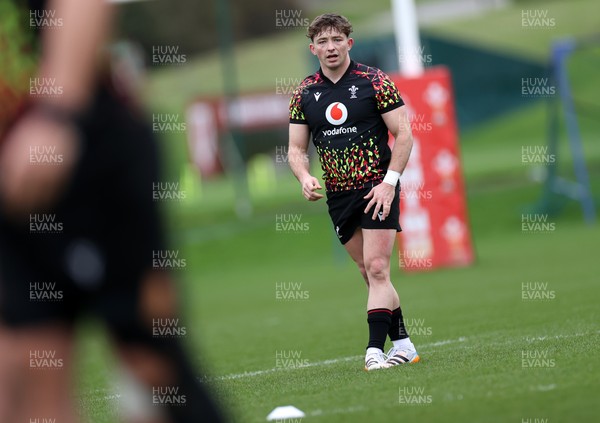 260226 - Wales Rugby Training - Dan Edwards during training
