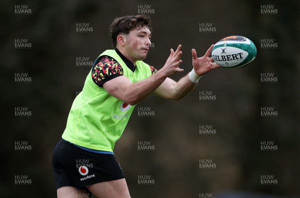 260226 - Wales Rugby Training - Dan Edwards during training