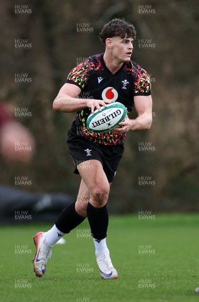 260226 - Wales Rugby Training - Eddie James during training