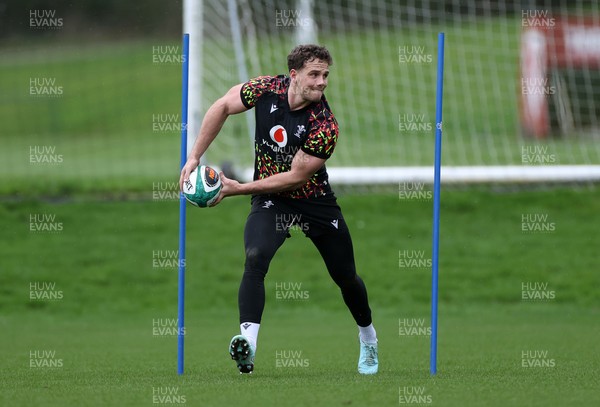 260226 - Wales Rugby Training - Kieran Hardy during training