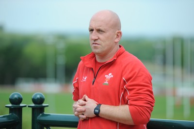 26.05.10 - Wales Rugby Training and Press Conference - Wales defence coach Shaun Edwards talks to reporters. 
