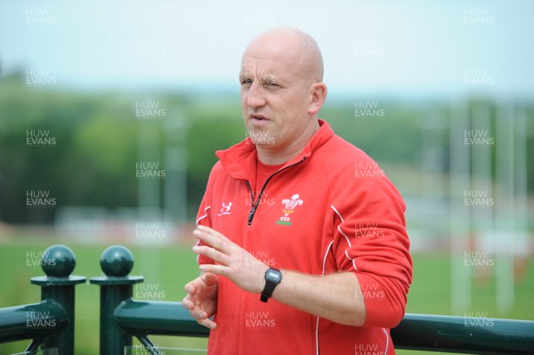 26.05.10 - Wales Rugby Training and Press Conference - Wales defence coach Shaun Edwards talks to reporters. 