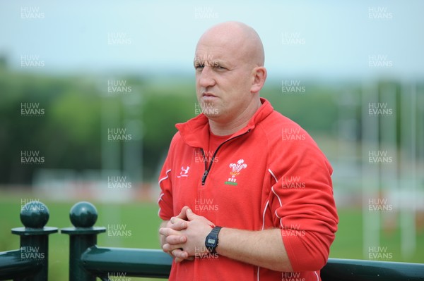 26.05.10 - Wales Rugby Training and Press Conference - Wales defence coach Shaun Edwards talks to reporters. 