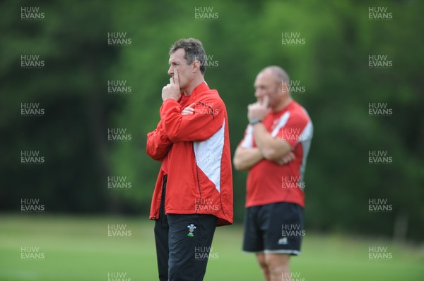 26.05.10 - Wales Rugby Training and Press Conference - Wales backs coach Rob Howley and fowards coach Robin McBryde during training. 
