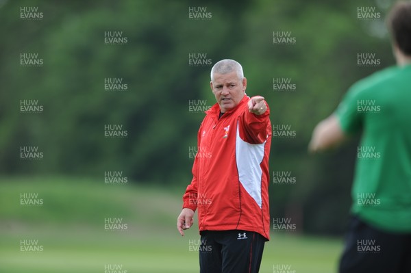 26.05.10 - Wales Rugby Training and Press Conference - Wales head coach Warren Gatland during training. 