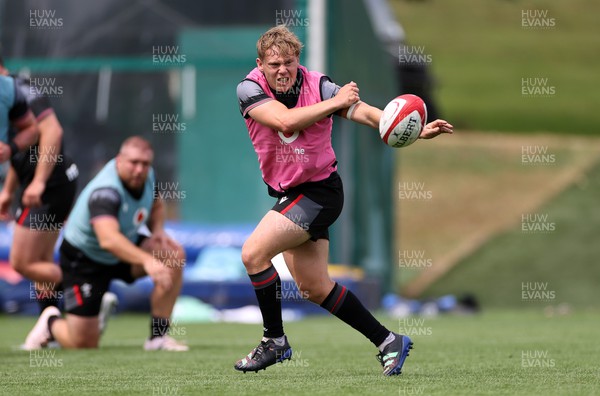 260623 - The first official day of Rugby World Cup Training for the Welsh Rugby Squad - Sam Costelow during training