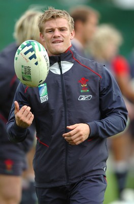 26.09.07 - Wales Rugby World Cup Training - Dwayne Peel during training 