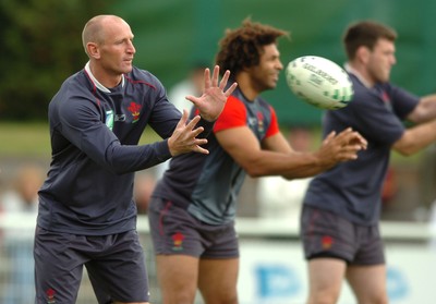 26.09.07 - Wales Rugby World Cup Training - (L-R)Gareth Thomas, Colin Charvis and Michael Owen in action during training 