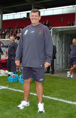 26.09.07 - Wales Rugby World Cup Training - Wales Coach, Gareth Jenkins attends a training session open to the public in St Nazaire 