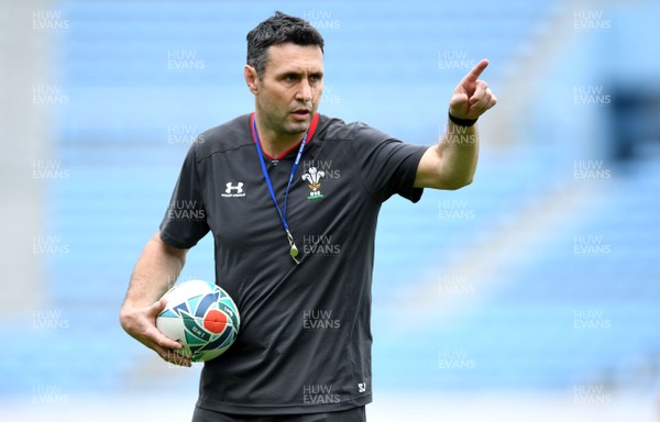 260919 - Wales Rugby Training - Stephen Jones during training