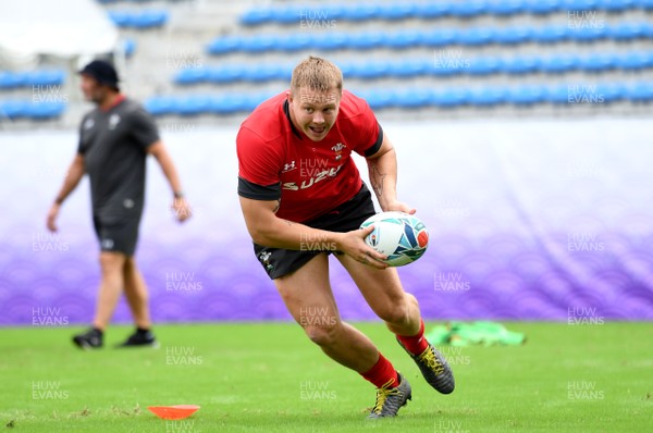 260919 - Wales Rugby Training - James Davies during training