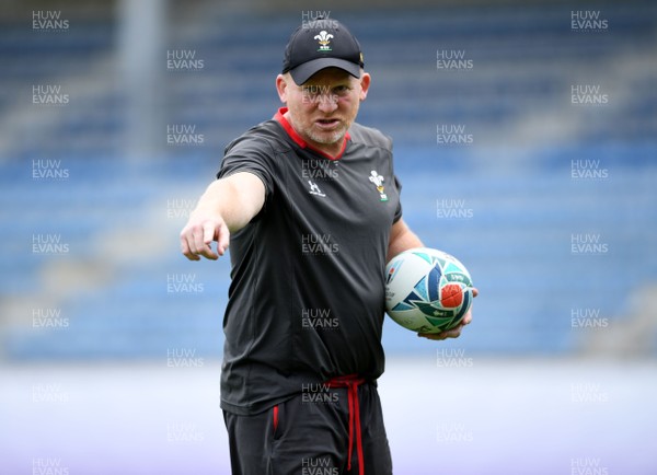 260919 - Wales Rugby Training - Neil Jenkins during training