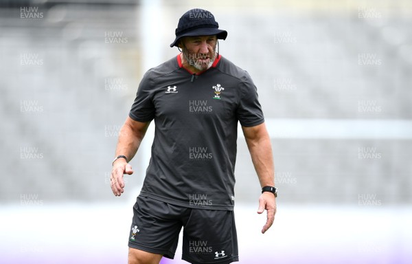 260919 - Wales Rugby Training - Robin McBryde during training
