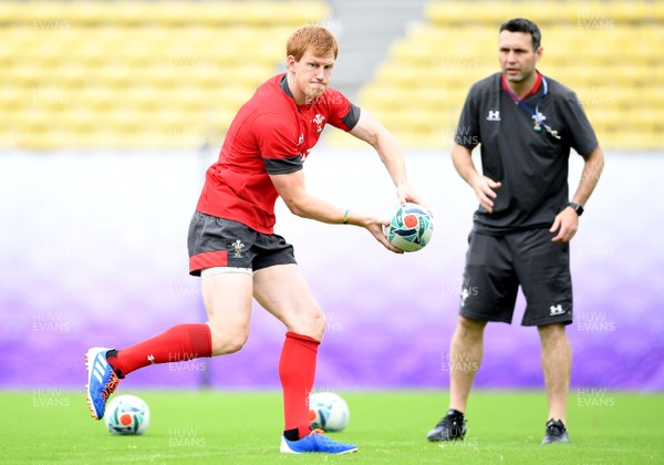 260919 - Wales Rugby Training - Rhys Patchell during training