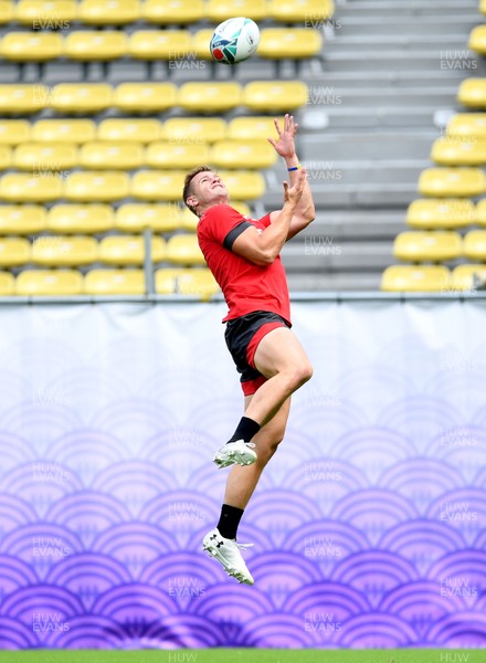 260919 - Wales Rugby Training - Hallam Amos during training