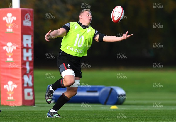 261022 - Wales Rugby Training - Jac Morgan during training