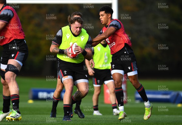 261022 - Wales Rugby Training - Sam Wainwright during training