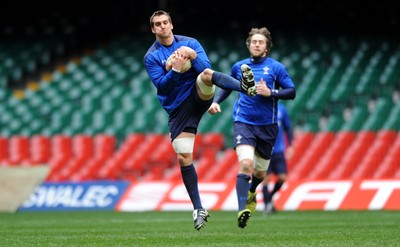 26.11.10 - Wales Rugby Training - Sam Warburton during training. 