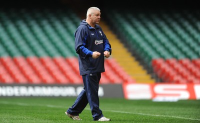 26.11.10 - Wales Rugby Training - Head coach Warren Gatland during training. 