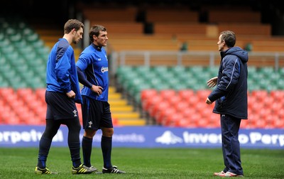 26.11.10 - Wales Rugby Training - George North and Tom James talk to attack coach Rob Howley during training. 