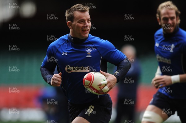 26.11.10 - Wales Rugby Training - Matthew Rees during training. 