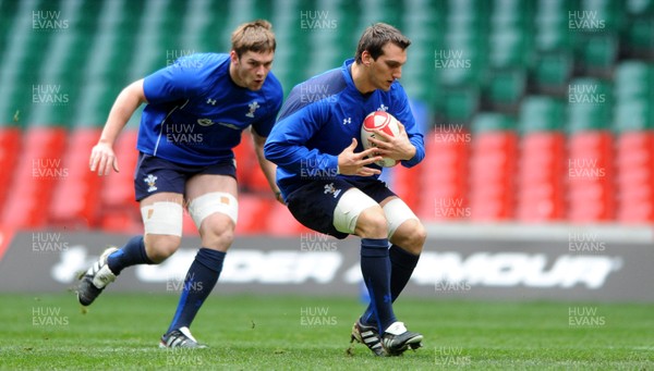 26.11.10 - Wales Rugby Training - Sam Warburton and Dan Lydiate(L) during training. 