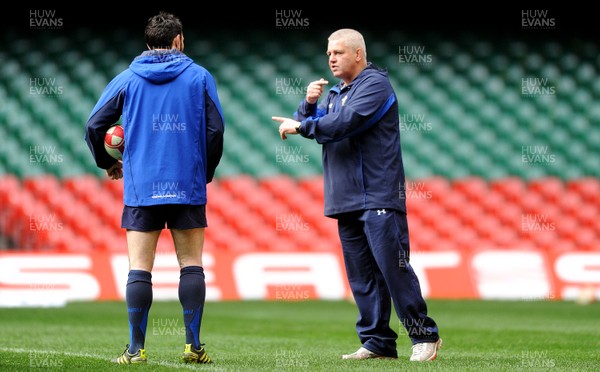 26.11.10 - Wales Rugby Training - Head coach Warren Gatland talks to Stephen Jones during training. 