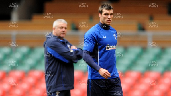 26.11.10 - Wales Rugby Training - Head coach Warren Gatland talks to Tom James during training. 