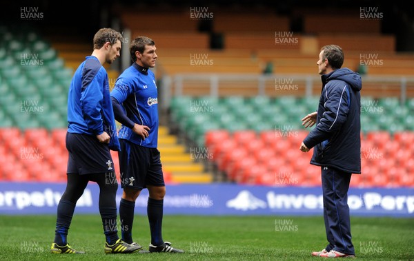 26.11.10 - Wales Rugby Training - George North and Tom James talk to attack coach Rob Howley during training. 
