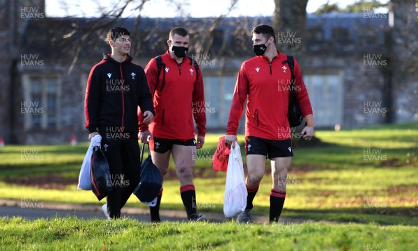 261120 - Wales Rugby Training - Louis Rees Zammit, Shane Lewis-Hughes and James Botham during training