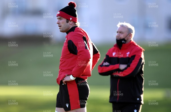 261120 - Wales Rugby Training - Alun Wyn Jones and Wayne Pivac during training