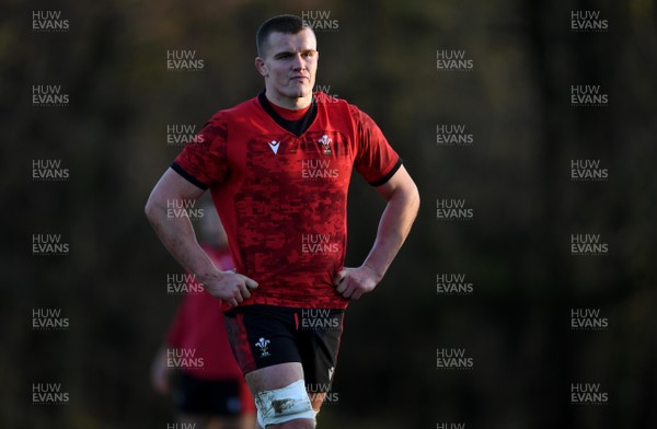 261120 - Wales Rugby Training - Shane Lewis-Hughes during training