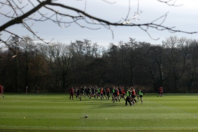 261125 - Wales Rugby Training ahead of their final Quilter Nations Series game against South Africa - Wales warm up